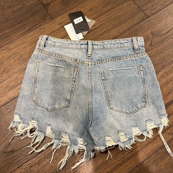 High waisted distressed jean shorts - Picture 2 of 3
